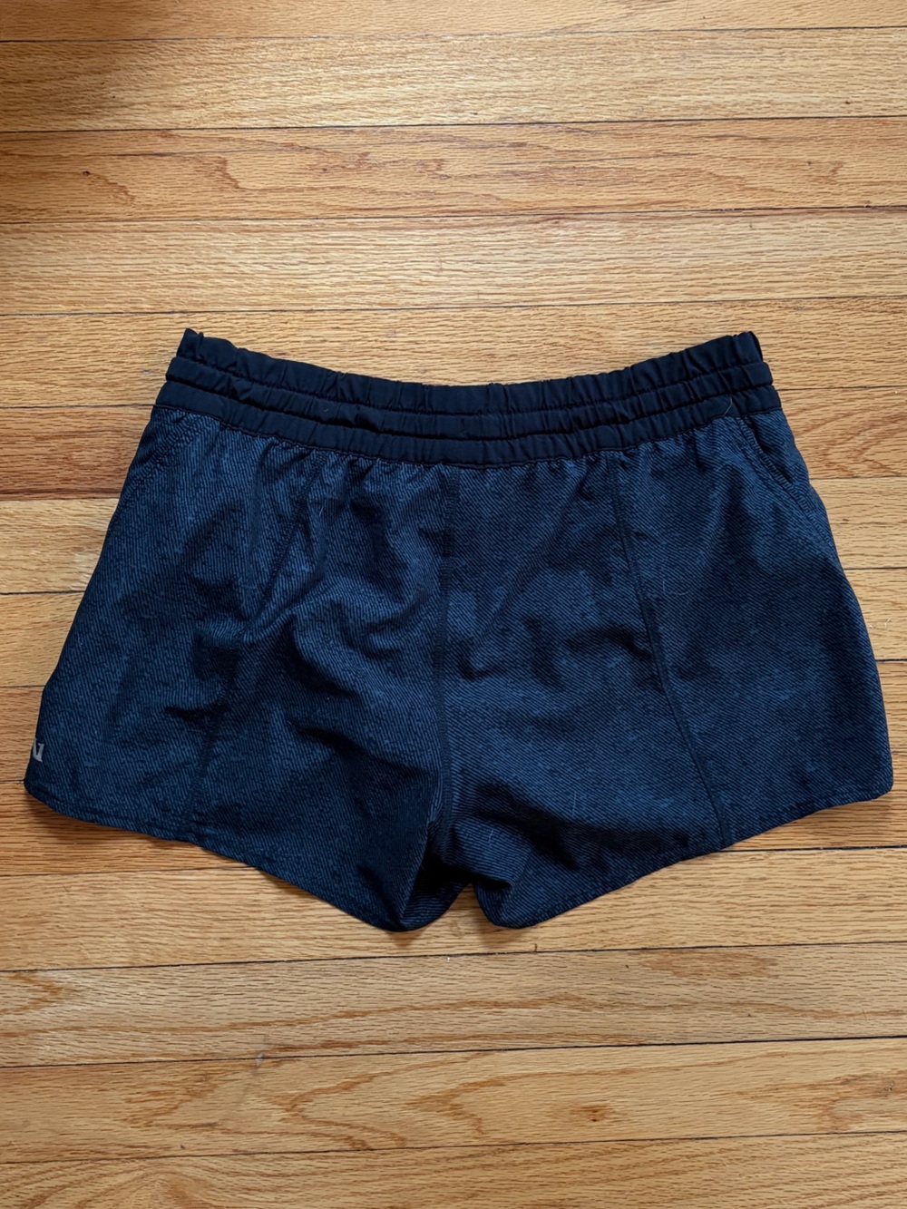 56. Size Medium VUORI Patterned Clementine Shorts - Picture 2 of 4